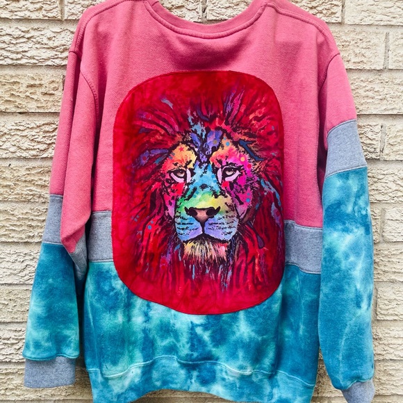 Unique handmade up cycled lion, Fort Smith Arkansas University sweatshirt size M - Picture 3 of 6